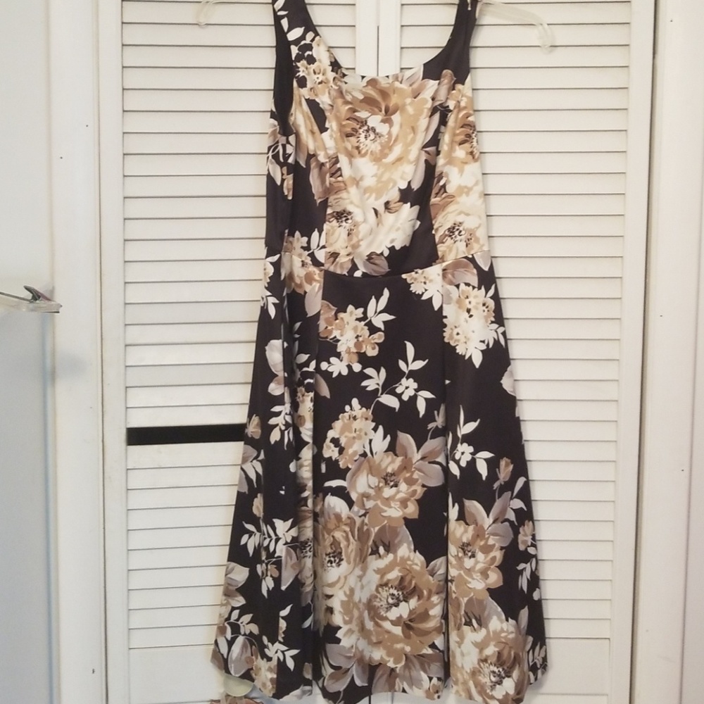 White House Black Market size 4 print dress